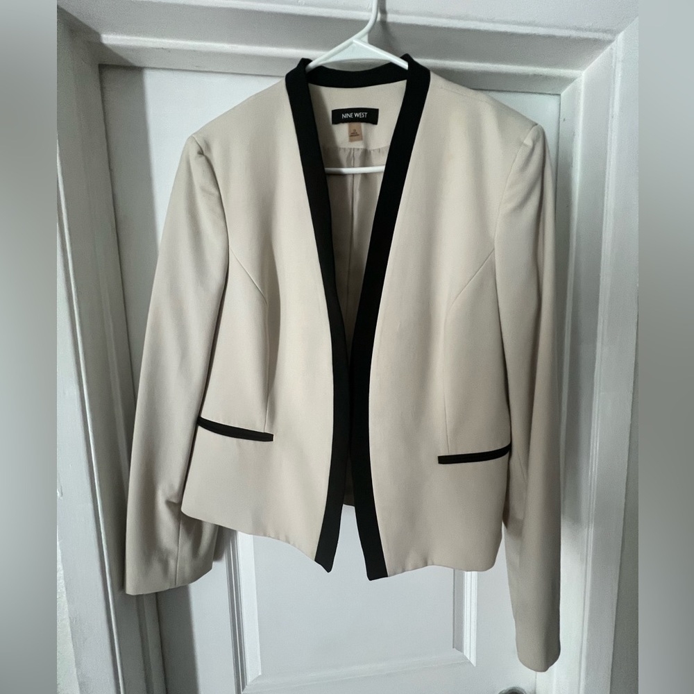 Nine West size 12 collarless blazer